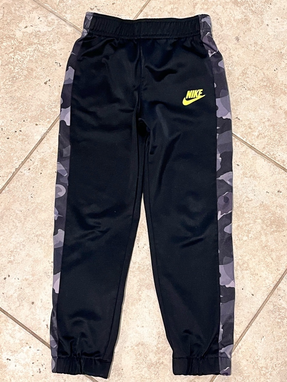 Nike Black Joggers Sweatpants Gray Camo Side Stripes Boys 6T 5-6 EUC